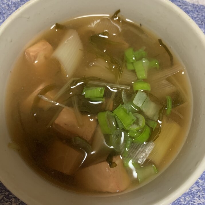 水菜とネギと豆腐の昆布味噌汁